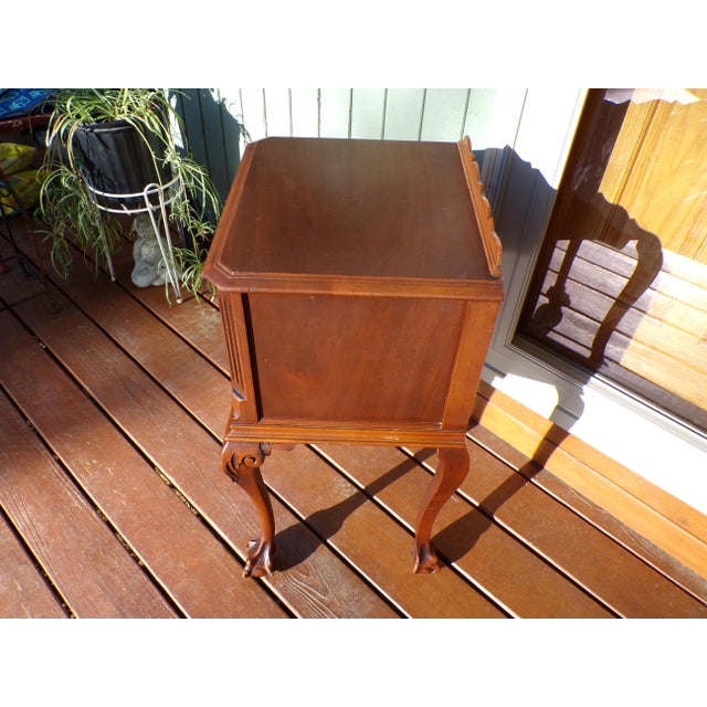Vintage Mahogany Queen Anne Style Bedside Chest Nightstand End Table For Sale - Image 11 of 12