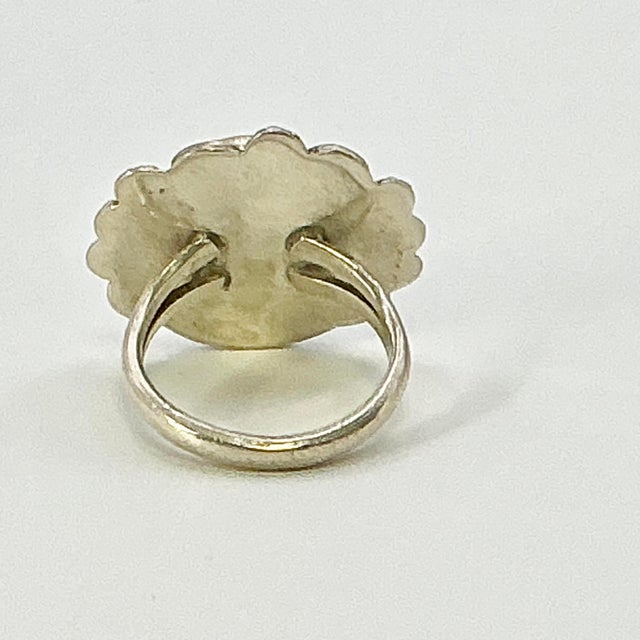 1970s Vintage Southwestern Navajo Boho Chic Sterling & Turquoise Cocktail Ring - Size 7.25 For Sale - Image 13 of 14