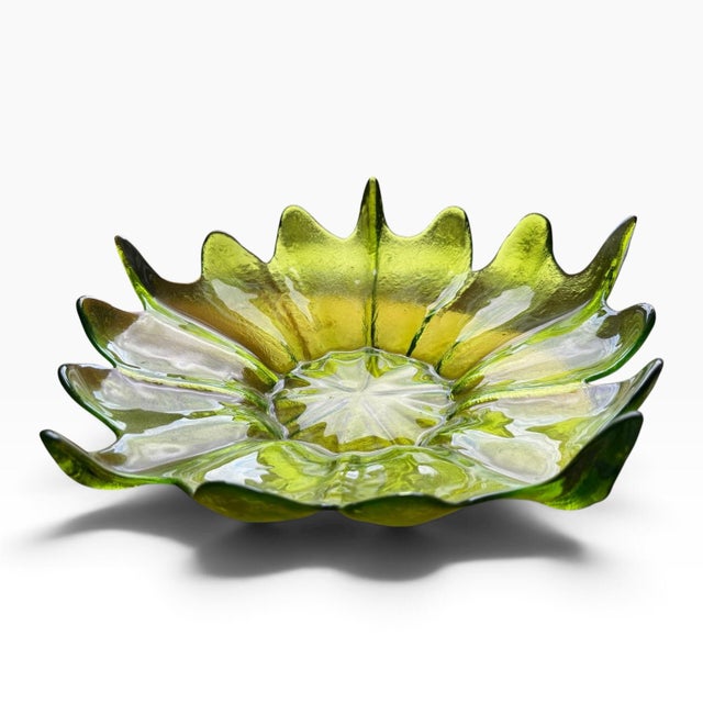 Striking vintage Viking Glass Epic Stockholm art glass bowl designed by Wayne Husted, featuring the iconic sculptural...