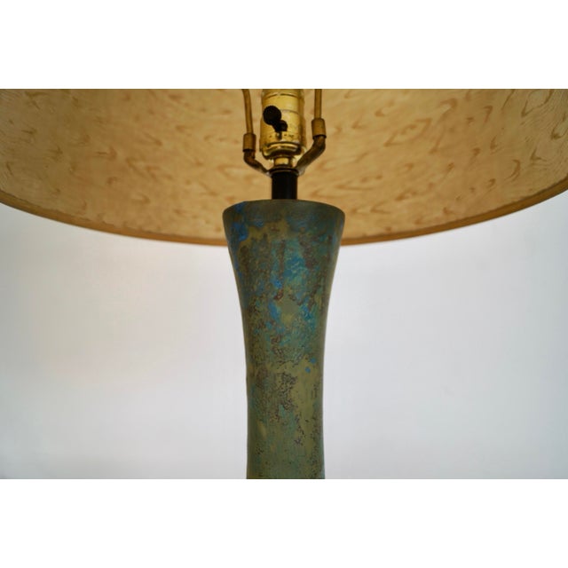 Laurel Lamp Company 1960’s Mid-Century Modern Pottery Ceramic Table Lamp For Sale - Image 4 of 12