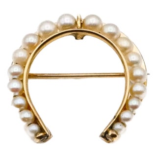 Early 20th Century Vintage 9k Yellow Gold Horseshoe Pearl Brooch For Sale