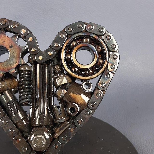 Gray Sculpture Heart in Metal, Iron & Steel by Simon Saronni For Sale - Image 8 of 14