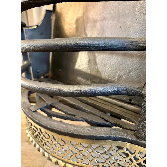 Early 19th Century Georgian Wrought Iron and Brass Fire Grate, 1810s For Sale - Image 9 of 10