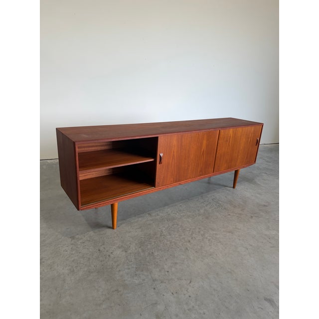 1960s Long Danish Modern Teak Credenza by Clausen & Sons, Mid Century Modern For Sale - Image 5 of 12