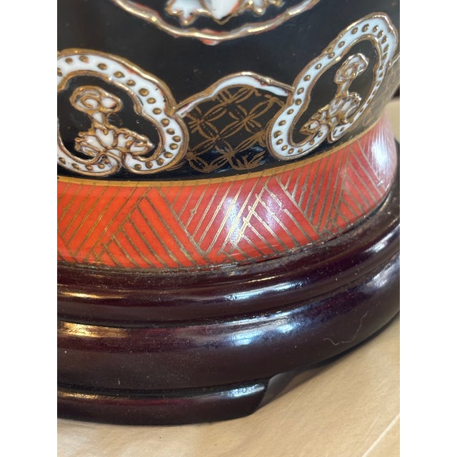 1970s Vintage Black and Red Chinoiserie Style Table Lamp For Sale - Image 5 of 9