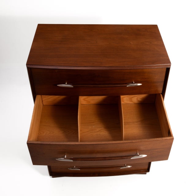 t.h. Robsjohn Gibbings Widdicomb Walnut Spear Handle Five Drawer Chest Dresser For Sale - Image 12 of 18