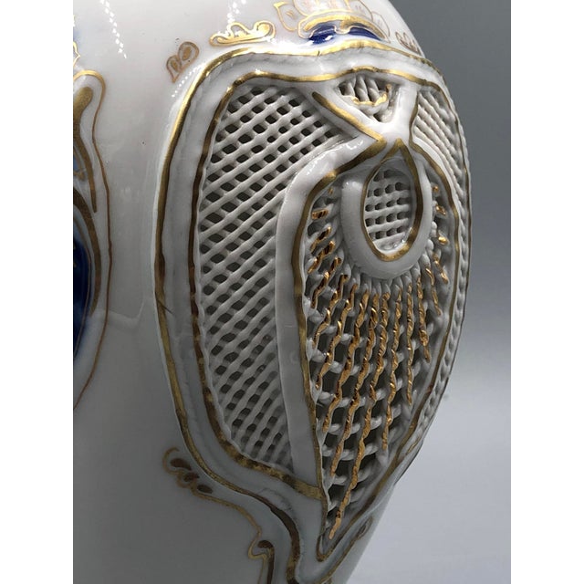 Porcelain Lamp with Vases in Reticulated Porcelain from Klausenburg, 1980s, Set of 3 For Sale - Image 16 of 18