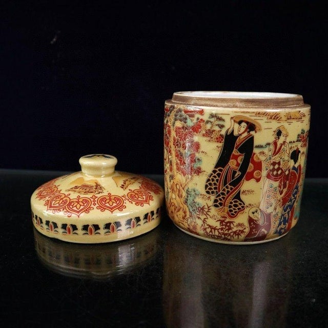 Rose Famille Rose Porcelain Jar With Beauties (Meiren) Motif For Sale - Image 8 of 8