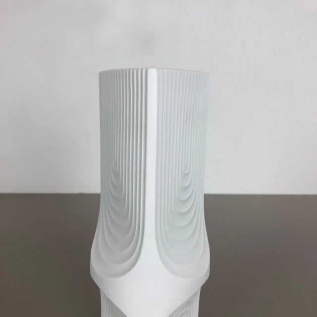 1970s German Op Art Biscuit Porcelain Vase from Ak Kaiser, Germany, 1970s For Sale - Image 5 of 14