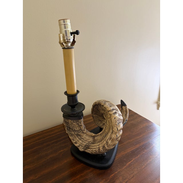 English Vintage Ram’s Horn Table Lamp – Rustic English Country House Style Lighting For Sale - Image 3 of 10