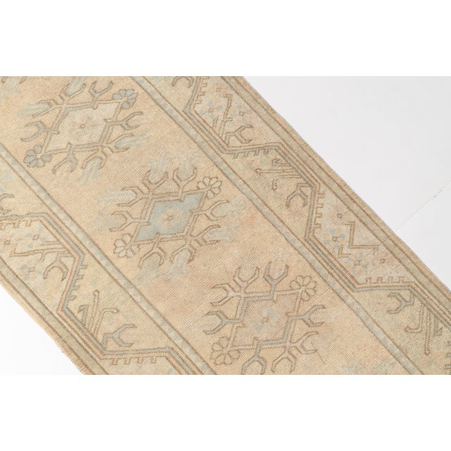 1960s Neutral Minimalist Decor Oushak Rug For Sale - Image 12 of 12