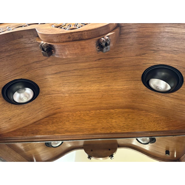 Traditional 1980s Thomasville Furniture French-Style Wood Curio Cabinet With Glass Shelving & Interior Lighting (3 Available) For Sale - Image 3 of 5