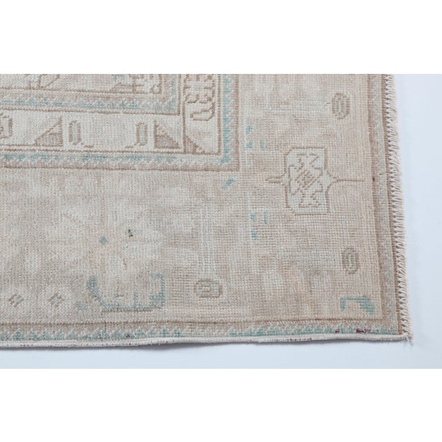 Tribal Mid 20th Century Elegant Faded Persian Heriz Rug – Soft Beige, Taupe & Blue -7' 7'' X 10' 4'' For Sale - Image 3 of 12