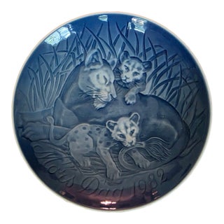 1982 Vintage Bing and Grondahl Porcelain Mother's Day Lion With Cubs Plate For Sale