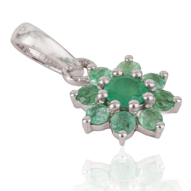 Contemporary Botanical Floral 925 Silver Emerald Cluster Charm Pendant for Her by Carat&Her For Sale - Image 3 of 13