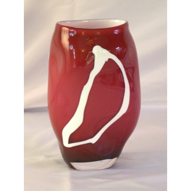 Contemporary Postmodern Red & White "Hugs & Kisses" Cased Art Glass Xo Vase For Sale - Image 3 of 5