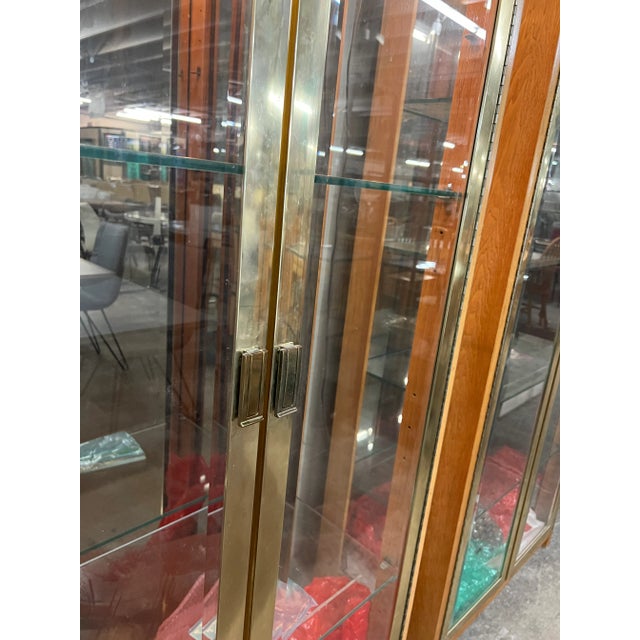 1970s Brass Vitrine Etagere Display Cabinet. For Sale - Image 5 of 7