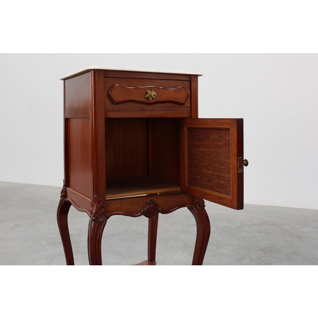 Walnut Louis XV Nightstands with Carrara Marble Tops, France, 1900, Set of 2 For Sale - Image 11 of 17