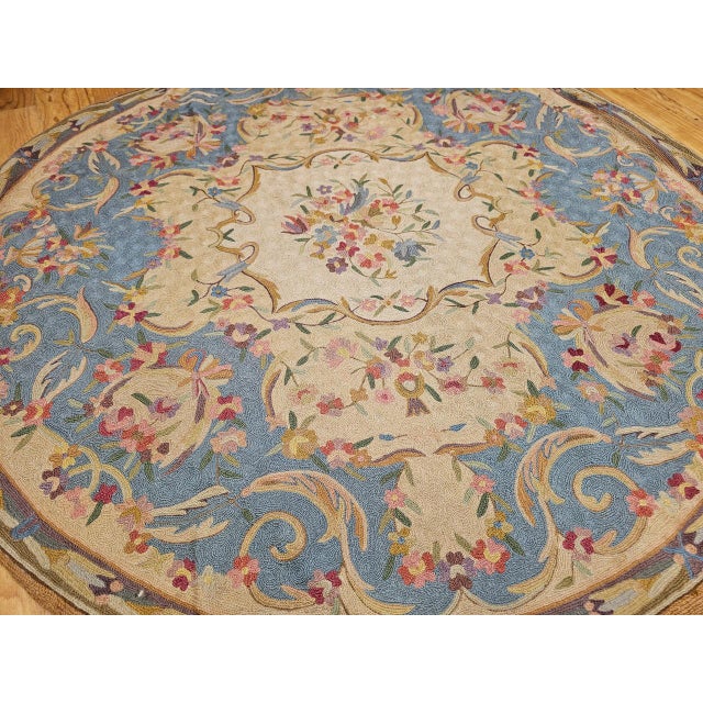American Vintage Round Needlepoint Area Rug, Handwoven Wool, Floral Pattern, Blue & Ivory, 4x4 For Sale - Image 3 of 9