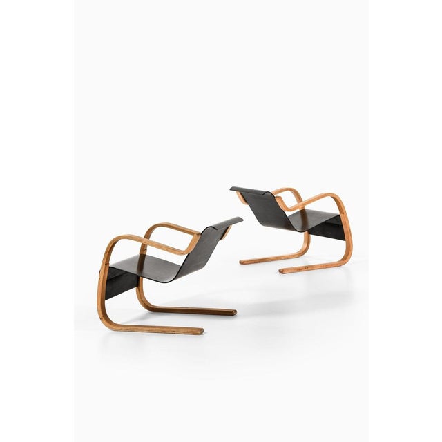 Alvar Aalto Easy Chairs in Molded and Laminated Masurian Birch attributed to Alvar Aalto, 1940s, Set of 2 For Sale - Image 4 of 7