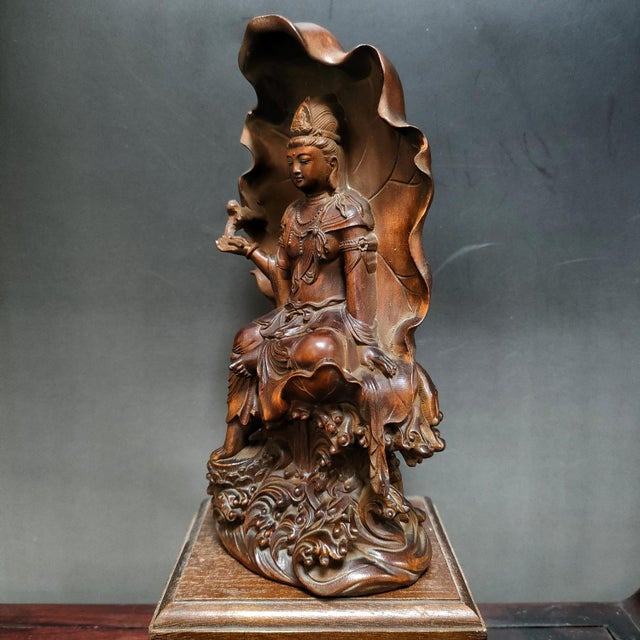 Hand-Carved Solid Wood Zizai Guan Yin Buddha on Lotus Pedestal For Sale - Image 6 of 8