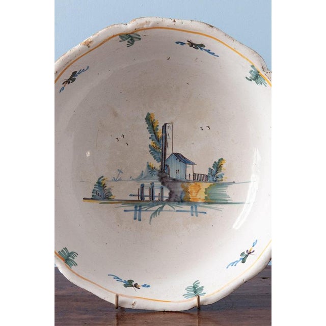 Diameter: 30 cm Height: 7 cm Some wear to the edge