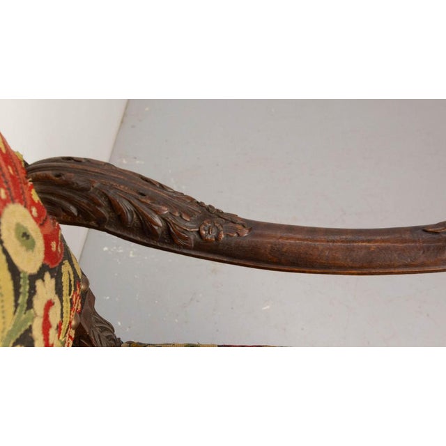 English Victorian Walnut Armchair with Lion Paws Feet, Late 19th Century For Sale - Image 13 of 15