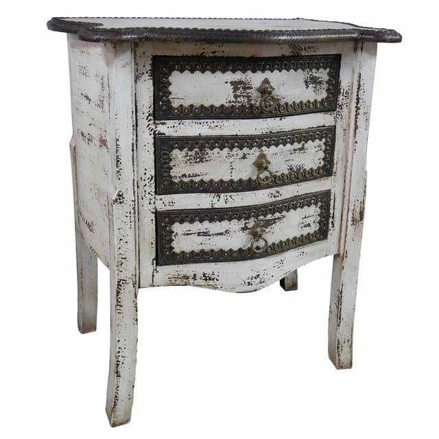 Far Pavilions 1980s White Wood Nightstand With 3 Drawers | Rustic Farmhouse Bedside Table for Bedroom Decor For Sale - Image 4 of 8