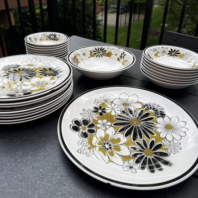Mid-Century Modern Vintage Mikasa Leilani Dinnerware - Set of 25 For Sale - Image 3 of 11