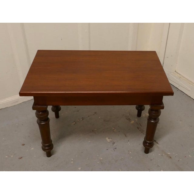 Small mahogany occasional table This is a elegant piece, it has a deep apron to the top and it stands on neat turned legs...