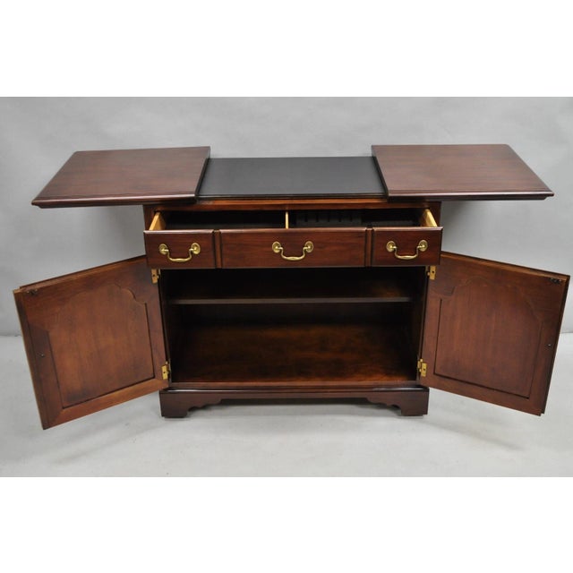 Vintage Drexel Heritge Georgian Style Cherry Wood Dry Bar Server Cabinet. Circa Late 20th Century. Measurements: 33" H x...