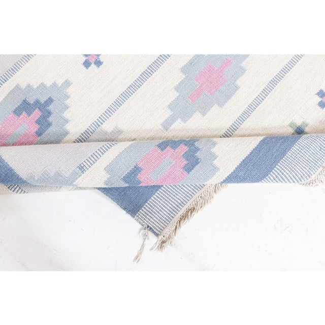 1950s Doris Leslie Blau Vintage Scandinavian Geometric Light Gray Flatweave Wool Rug For Sale - Image 5 of 8
