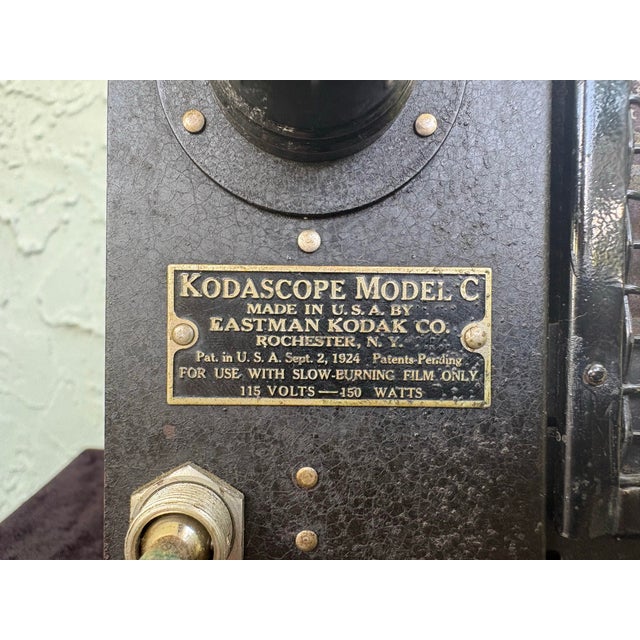 Metal 1920s Eastman Kodak Kodascope Model C 16mm Silent Film Projector – Industrial Display Piece For Sale - Image 7 of 12