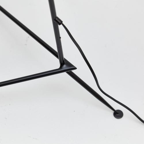 Mid-Century Modern Black One-Arm Standing Lamp in Aluminum, Brass and Steel by Serge Mouille For Sale - Image 11 of 16