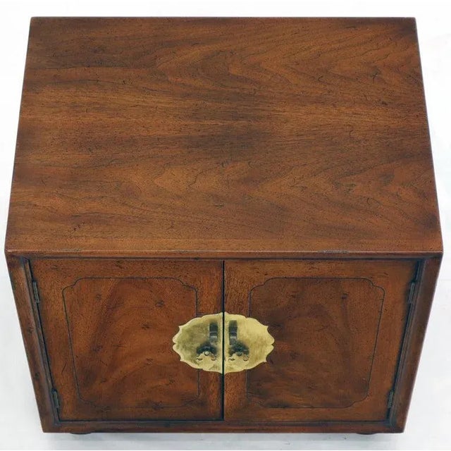 Mid-Century Modern Two Doors Nightstands by Henredon - a Pair For Sale - Image 10 of 12