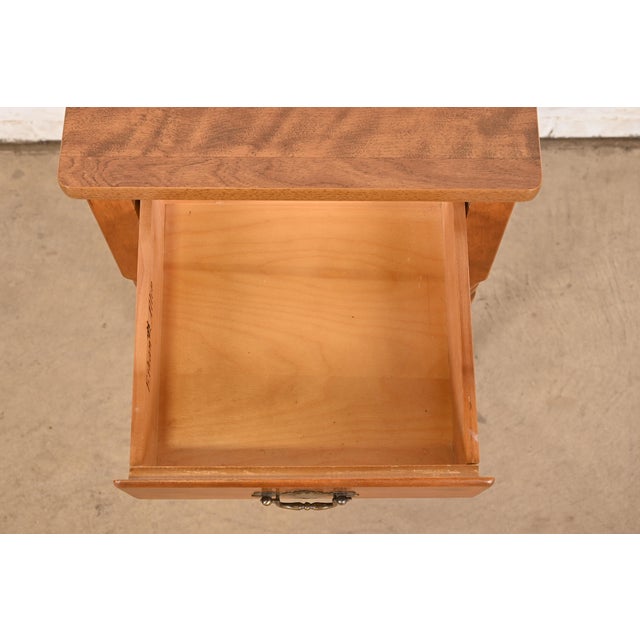 Wood Ethan Allen American Colonial Carved Solid Maple End Table or Nightstand, 1970s For Sale - Image 7 of 14