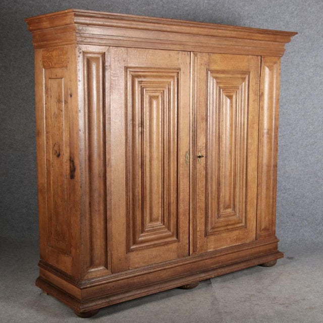 Antique Frankfurt Wave Cabinet in Oak, 1750 For Sale - Image 13 of 18