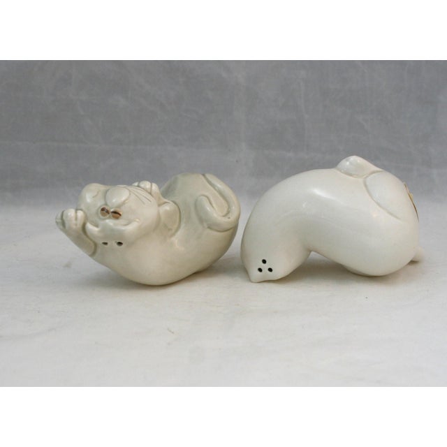 1970s 1970s Fitz & Floyd Cat Nap Nesting Ceramic White and Beige Salt & Pepper Shakers For Sale - Image 5 of 10