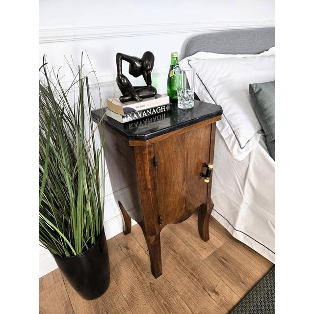Italian Art Deco Nightstands in Burl Walnut with Black Marble Top, 1940s, Set of 2 For Sale - Image 4 of 10