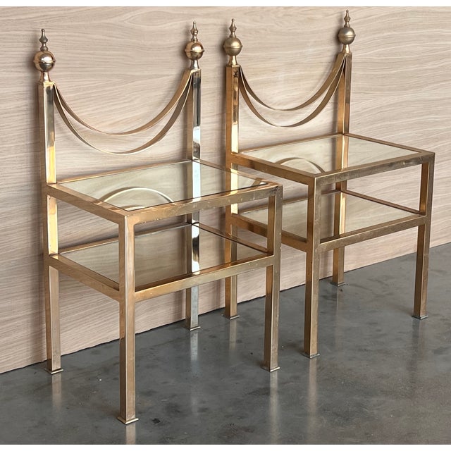 1960s Pair of Midcentury Italian Bronze and Glass With Nightstands With Crest For Sale - Image 5 of 6