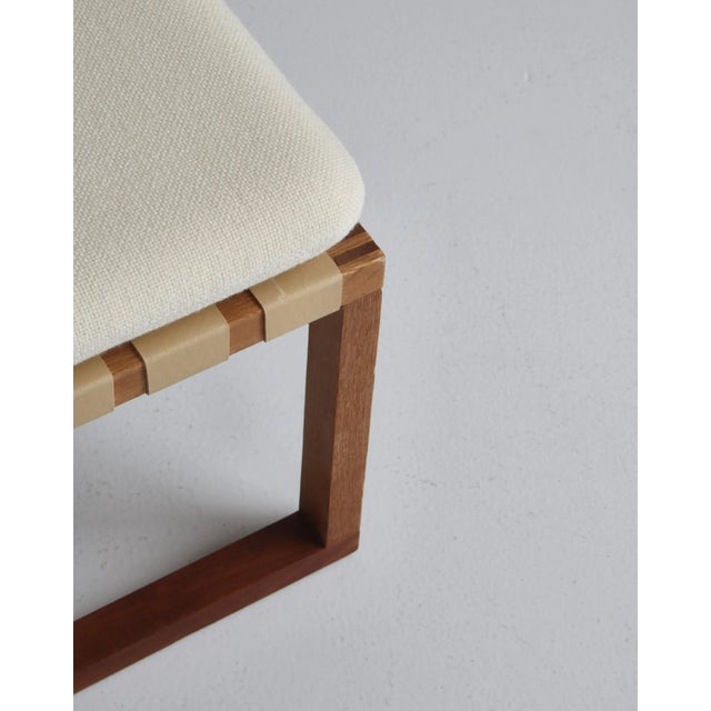 White Model 211 2-Seater Sofa in Oak and Ottoman by Børge Mogensen for for Fredericia, 1956, Set of 2 For Sale - Image 8 of 18