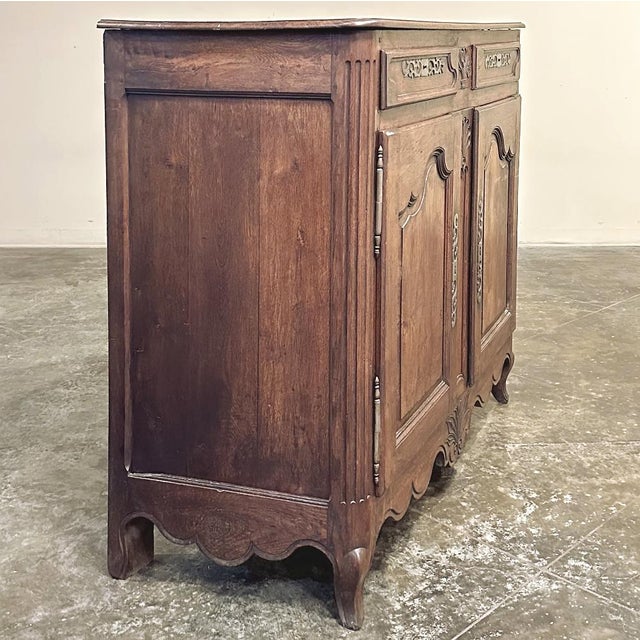 18th Century Country French Buffet For Sale In Baton Rouge - Image 6 of 16