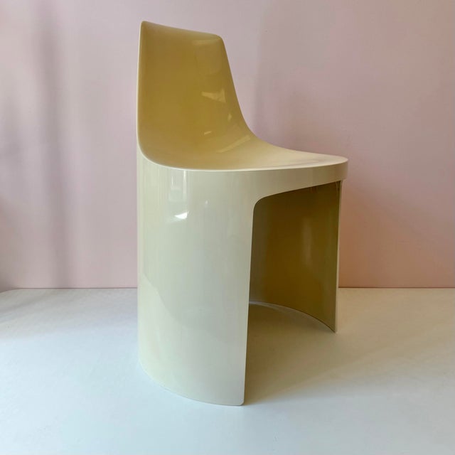 Vintage 1970's "Umbo" Cream Plastic Stacking Chair Attributed to Kay Leroy Ruggles For Sale - Image 4 of 12