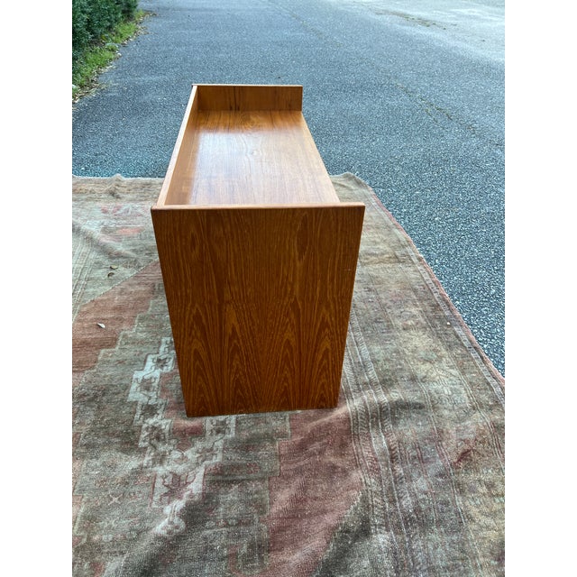 1970s Danish Modern Teak Compact Media / Vinyl Shelf Unit For Sale - Image 4 of 8