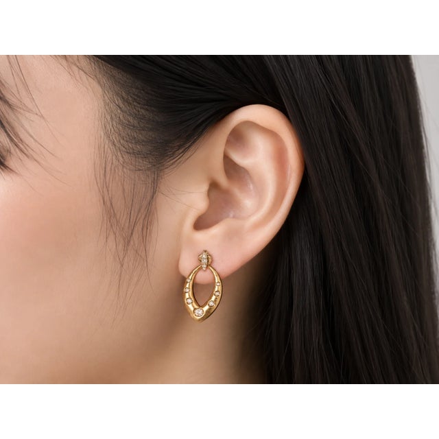 Art Deco Late 20th Century 14K Two Tone Gold Cordova Champagne Diamond Designer Earrings, Pair For Sale - Image 3 of 3