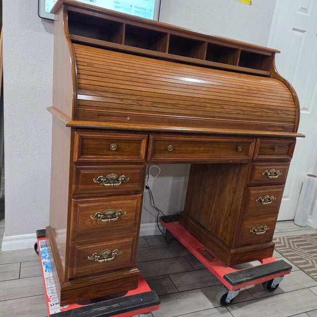 English Vintage Riverside Furniture Oak Roll Top Desk With Locking Drawer & Brass Hardware For Sale - Image 3 of 10