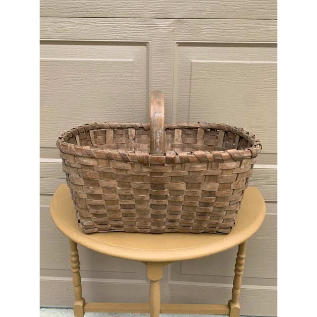 Brown Antique Early 20th Century American Splint Oak Gathering Basket For Sale - Image 8 of 10