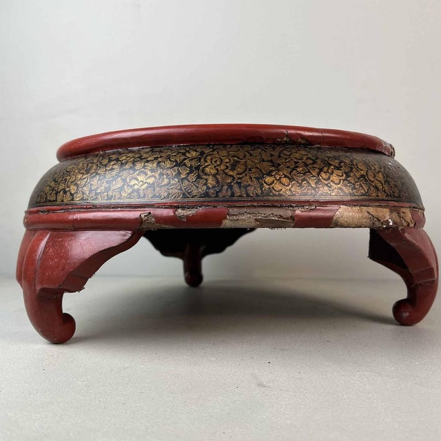 Japanese Edo Era Lacquered Display Stand, 18th Century For Sale - Image 15 of 15