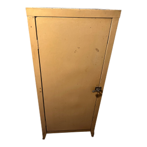 1920-30 Era Hoosier Style Metal Kitchen Cabinet With 4 Shelves; Original Yellow Beige Enamel Paint