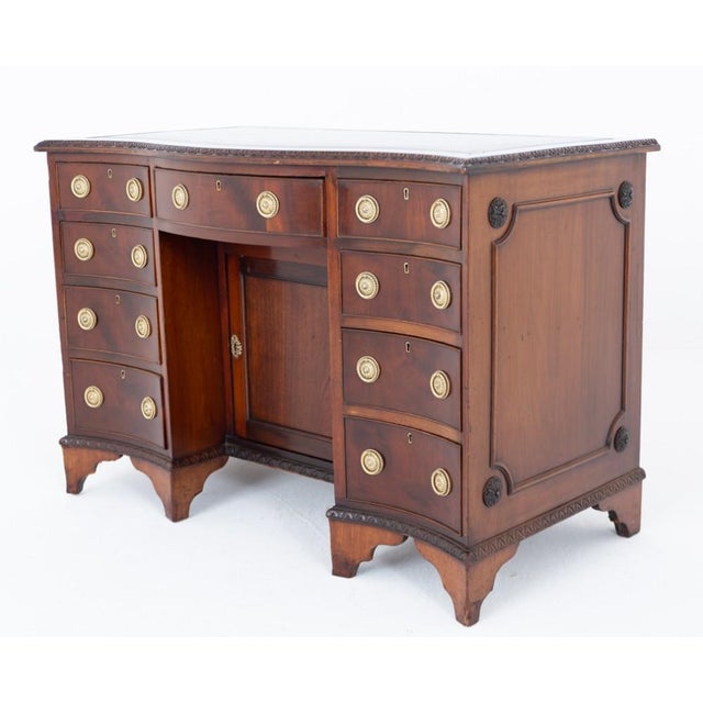 Victorian Knee Hole Desk in Mahogany, 1890 For Sale - Image 4 of 6